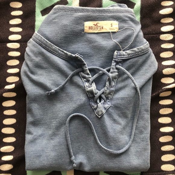 LIGHT BLUE HOLLISTER TOP